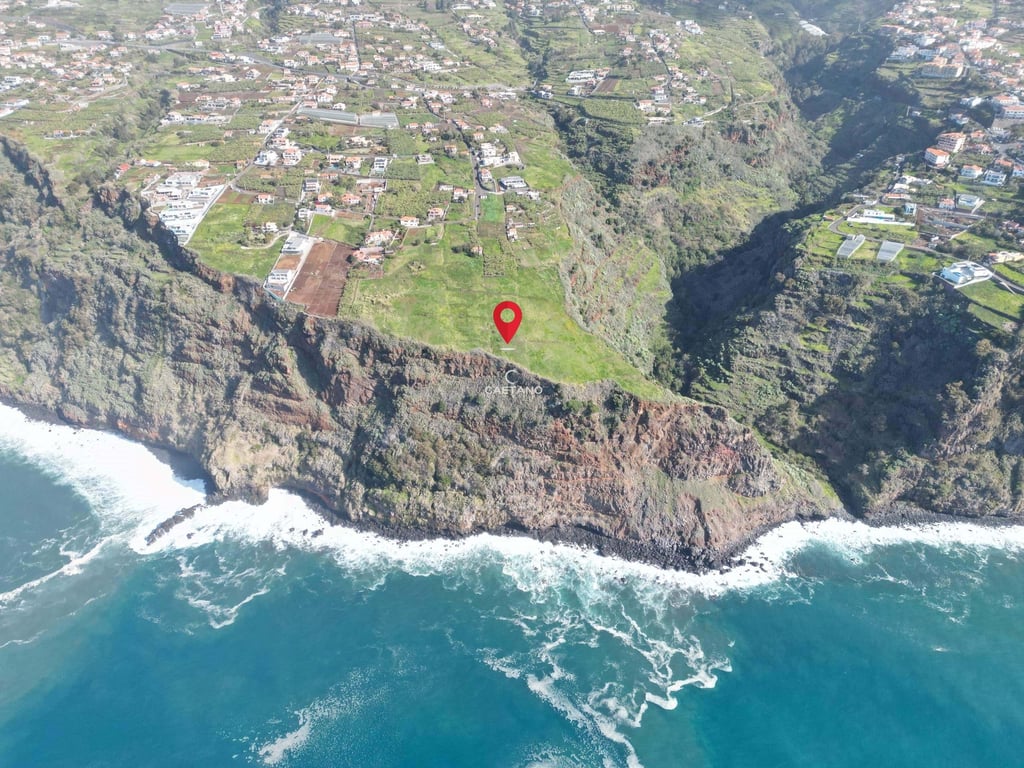 Villa in Estreito da Calheta - Image 2