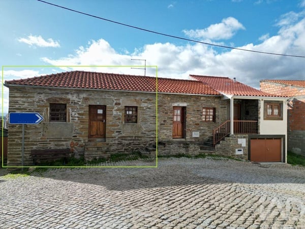 House in Torre de Moncorvo - view 1