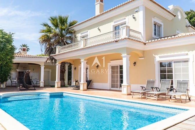 House in Almancil - view 1