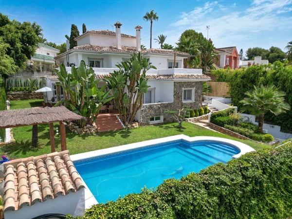 Villa in Marbella Del Este - view 1