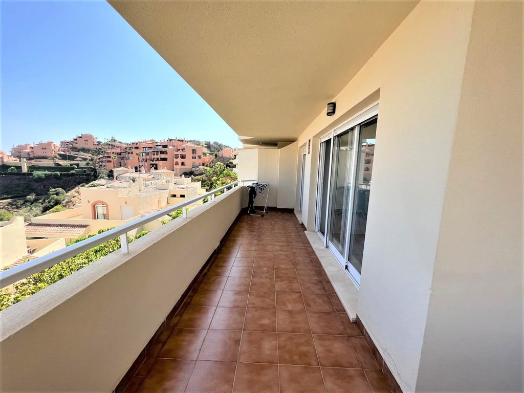 Apartment in Sitio de Calahonda - Image 2