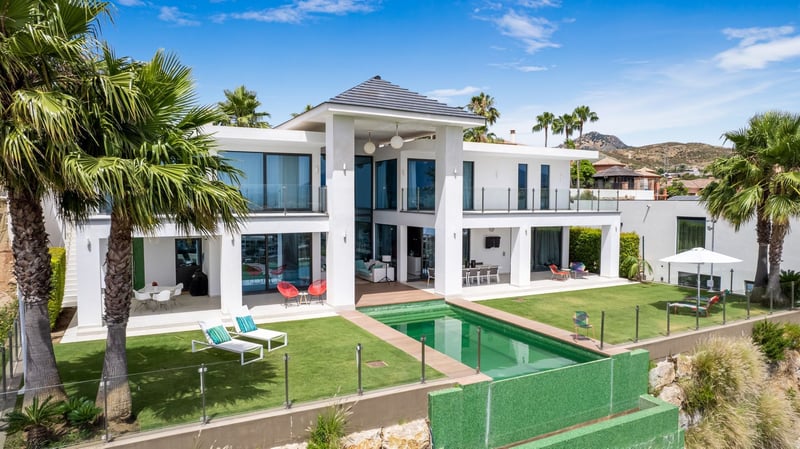 Villa in Marbella Del Este - view 1