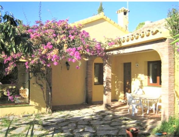 Villa in Estepona - view 1