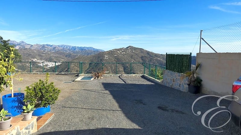 Villa in Arenas - view 1