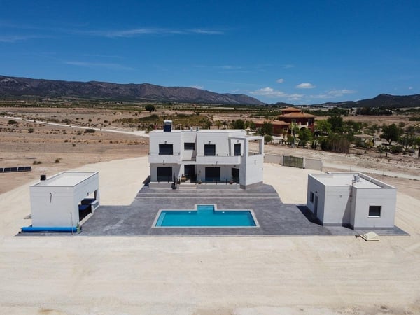 Villa in Pinoso - view 1