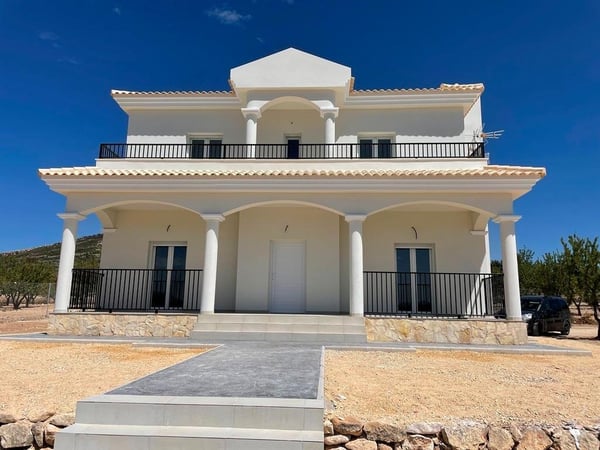 Villa in Pinoso - view 1