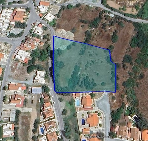 House in Kato Pyrgos - view 1