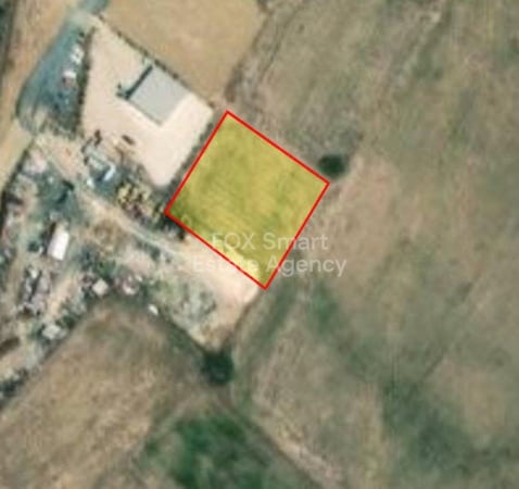 Land in Nisou - view 1