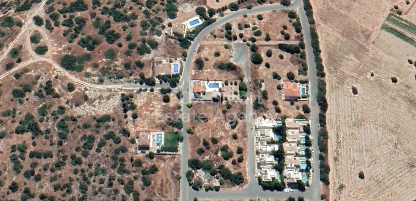 Land in Paramali