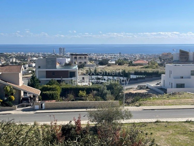 Land in Ayios Athanasios (quarter)
