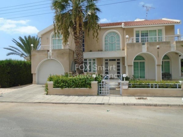House in Ayios Theodoros - view 1