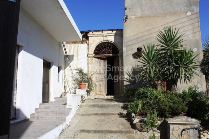 House in Evrychou - view 1