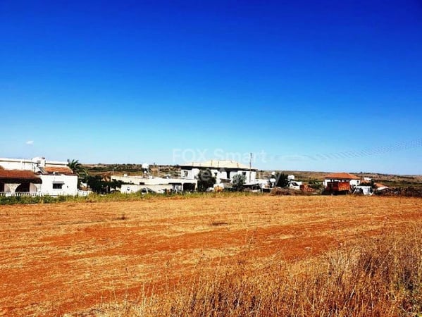 Land in Meniko - view 1