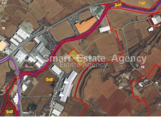 Land in Ayioi Omoloyites - view 1