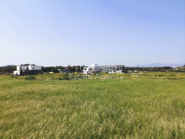 Land in Geri - view 1