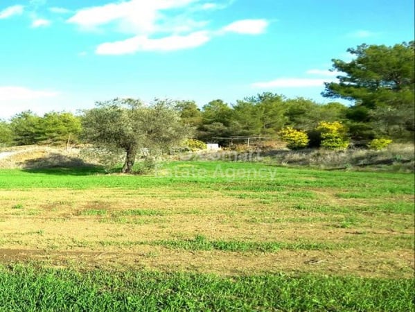 Land in Sia - view 1