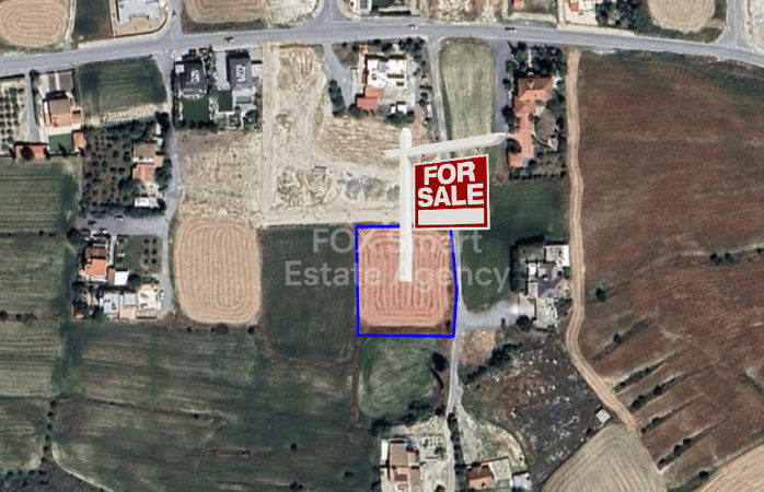 Land in Nisou - view 1