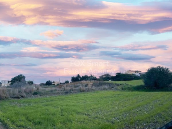 Land in Palaiometocho - view 1