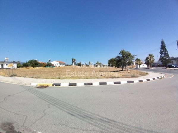 Land in Lythrodontas - view 1