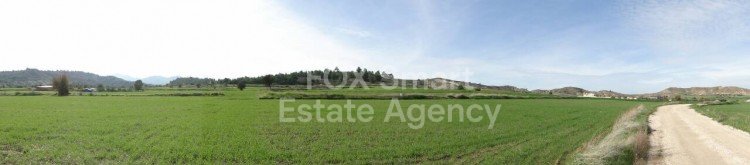 Land in Politiko - view 1