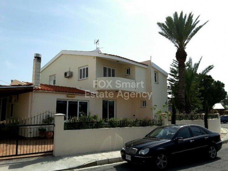 House in Agios Dometios - Image 2