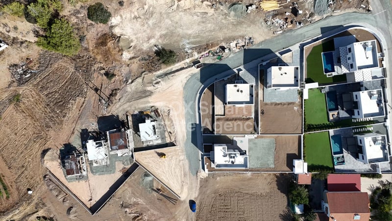 House in Moni - view 1