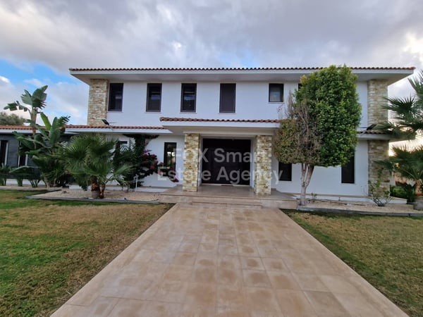 House in Dromolaxia - view 1