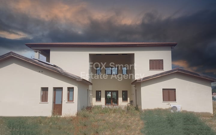 House in Nisou - view 1