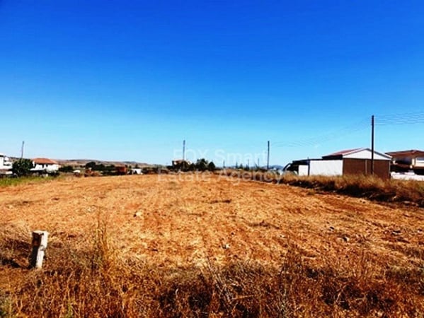 Land in Meniko - view 1