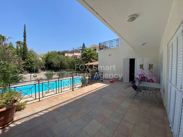 House in Parekklisha - view 1