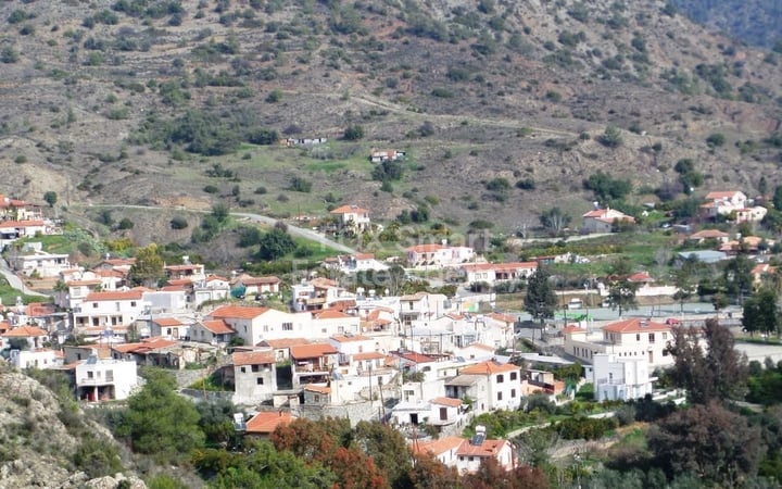 Land in Arakapas - view 1