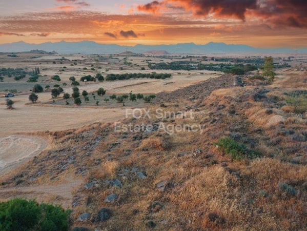 Land in Geri - view 1