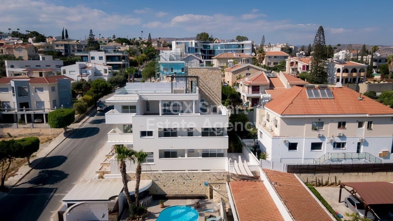 House in Saint Paraskevi - view 1