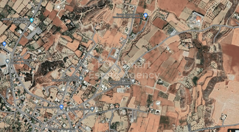 Land in Pera - view 1