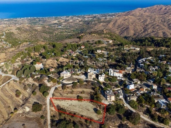 Land in Kynousa - view 1