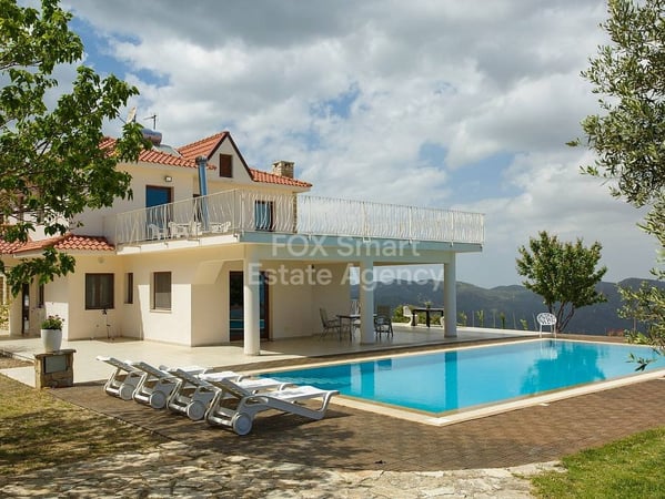 House in Pano Lefkara - view 1
