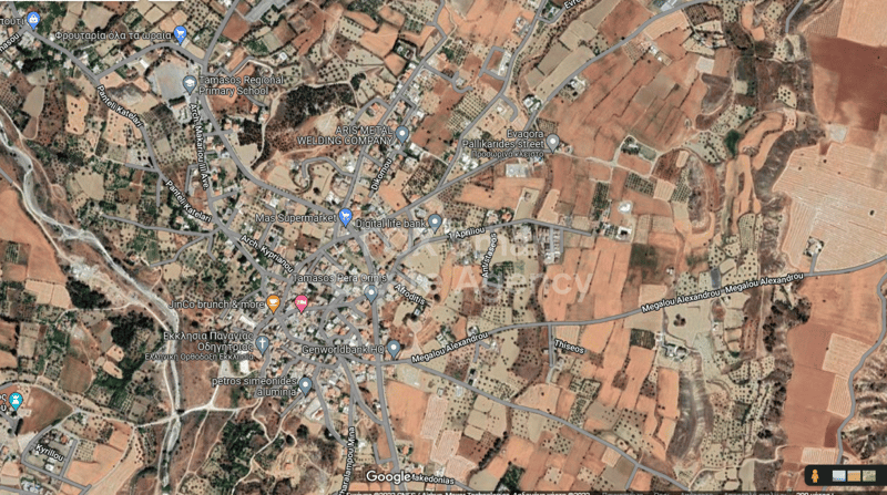 Land in Pera - view 1