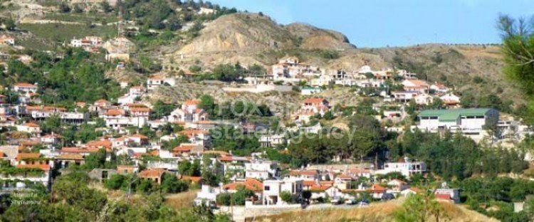 Land in Moniatis - view 1