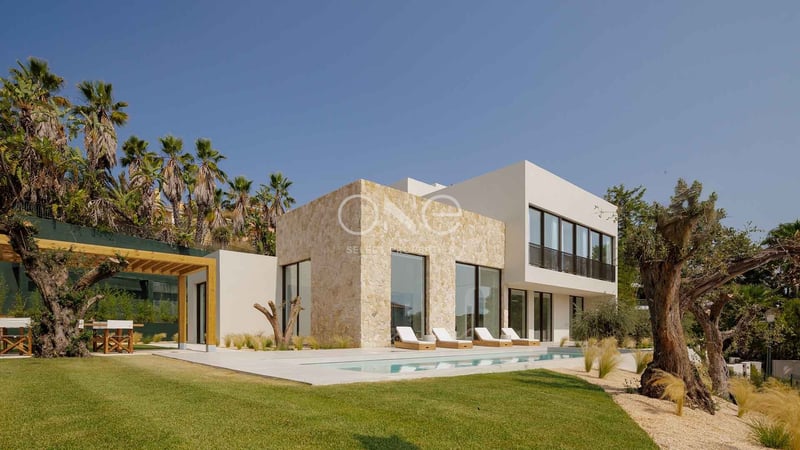 Villa in Sao Lourenco - view 1