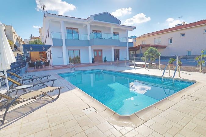 Villa in Paphos - view 1