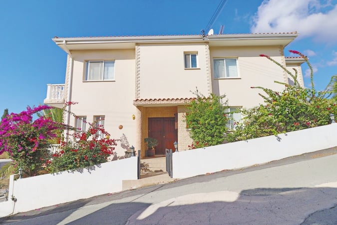 Villa in Pegeia - view 1