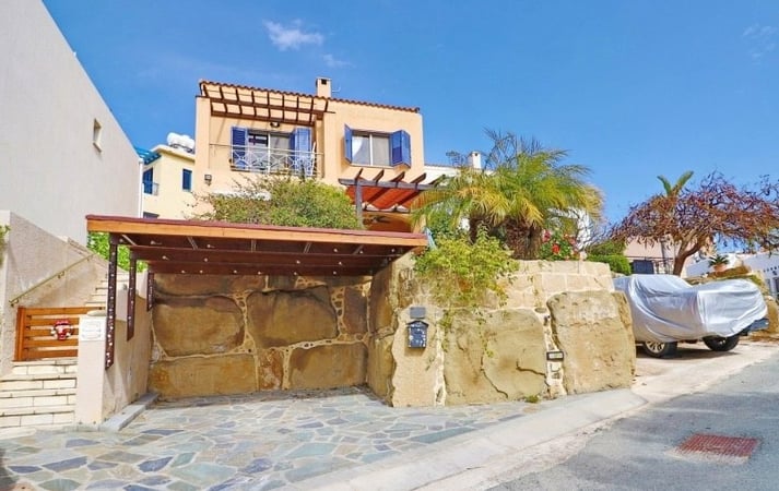 Villa in Pegeia - view 1