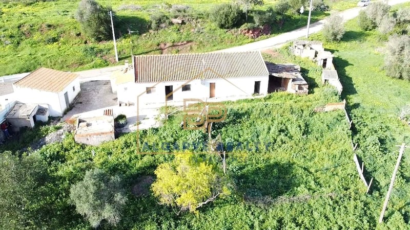 House in Mexilhoeira Grande - view 1