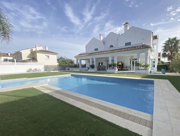 Villa in Marbella - view 1