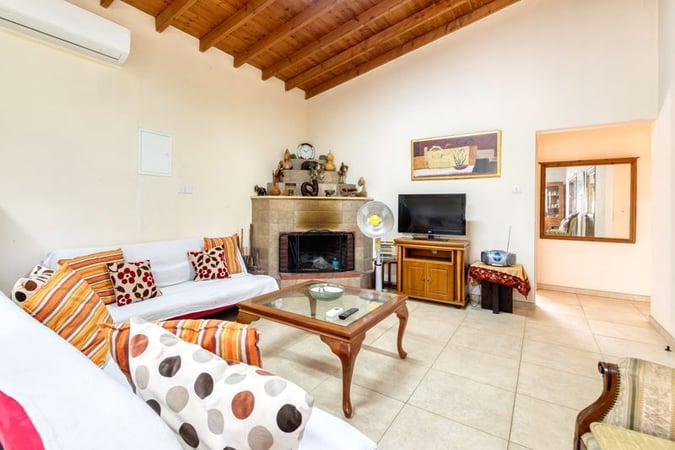 Farm, Ranch or Equestrian in Melini - view 1