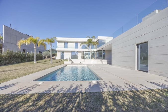 House in Sagunto - view 1