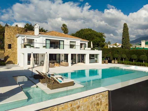 Villa in Nueva Andalucia - view 1