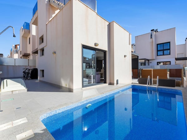 Villa in Alicante - view 1