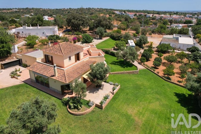 House in Quelfes - view 1