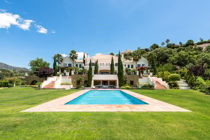 Villa in Urbanizacion la Heredia - view 1